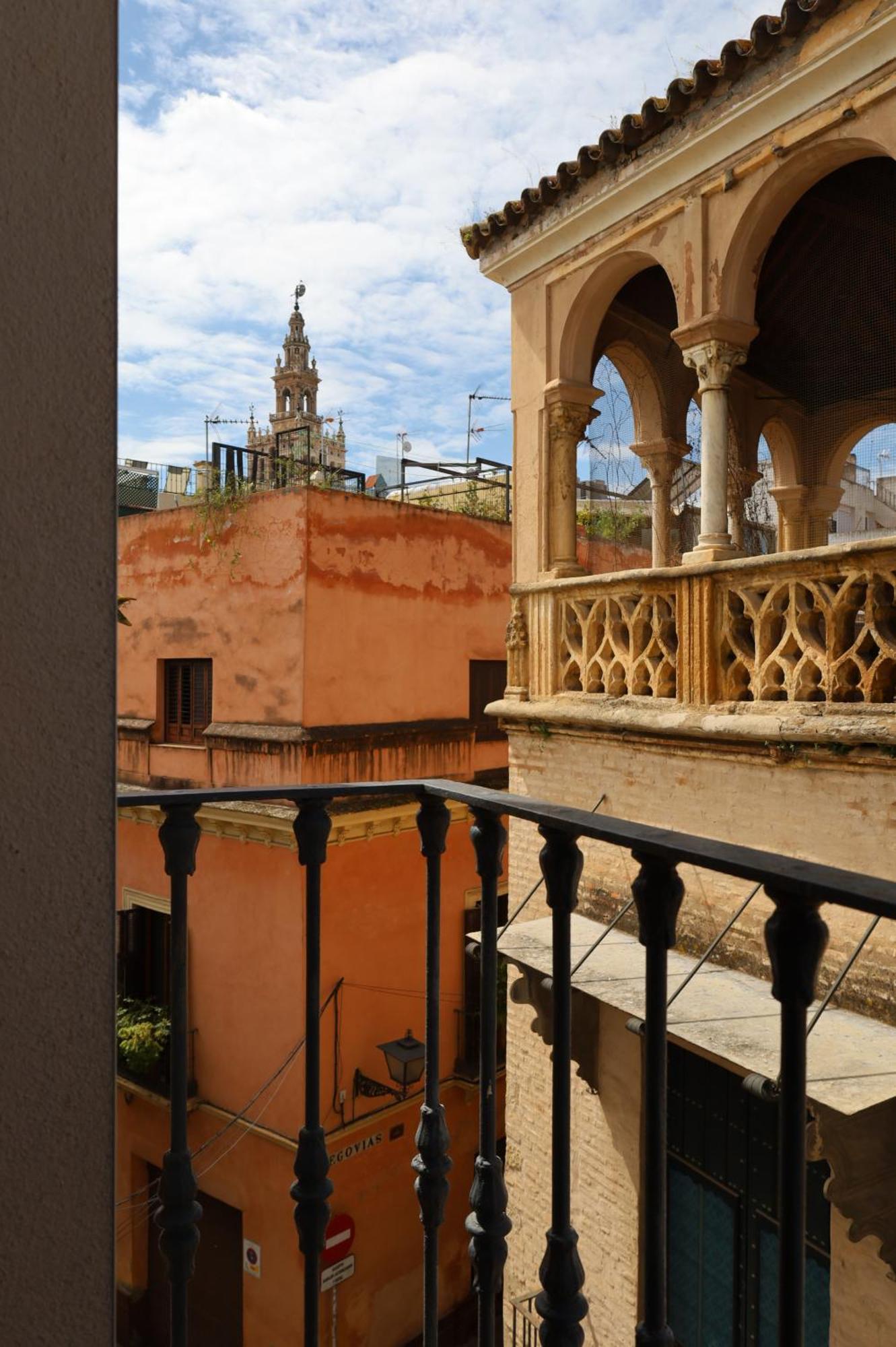 Guzman El Bueno Suites Sevilla Eksteriør billede